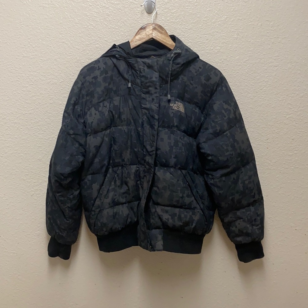 The North Face 550 Puffer Jacket Digital Camo Print Medium - Picture 1 of 6